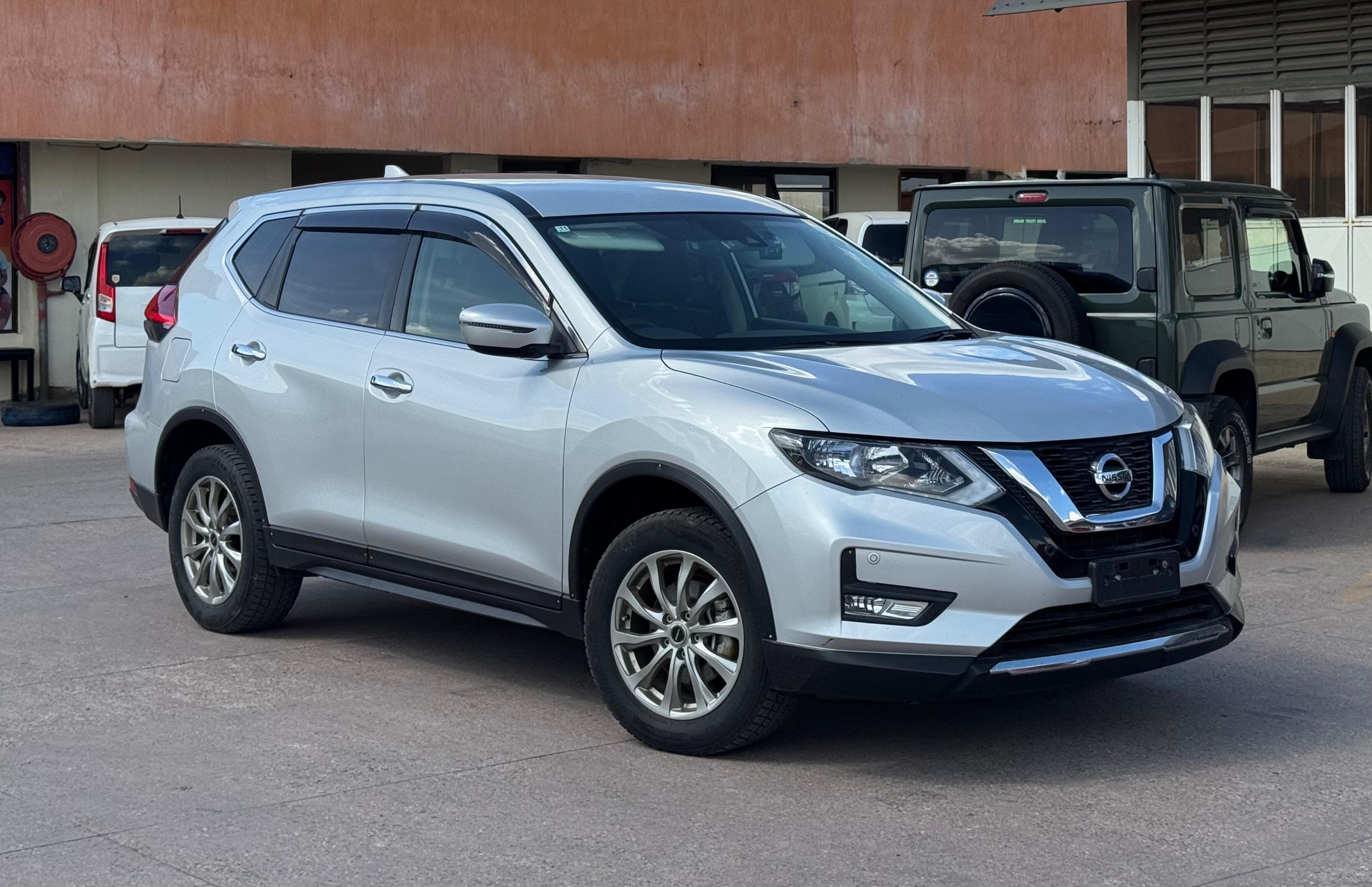 2019 NISSAN X-TRAIL - Fresh import — photo 1